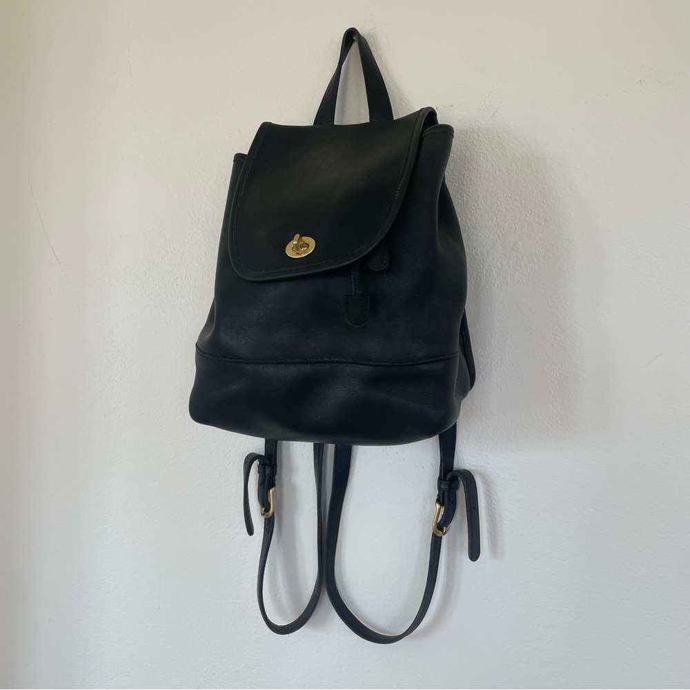 Vintage COACH Black Leather Backpack with Turn-Lock Closure - Picture 4 of 9